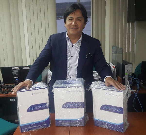 Rector del ITB entrega documento para la creación de la UNIVERSIDAD BOLIVARIANA DEL ECUADOR (UBE)