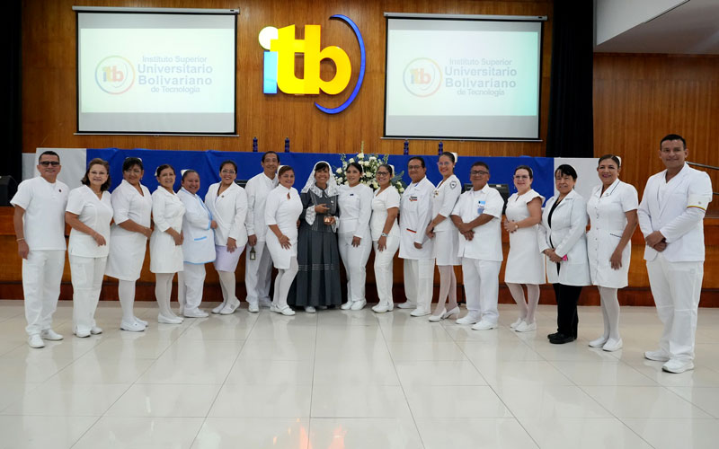 Revive los mejores momentos de la Ceremonia de la Luz en el ITB: Un Legado de Vocación y Servicio. 