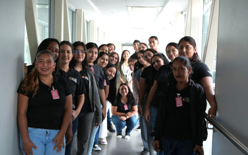 Estudiantes de Turismo realizan un recorrido en el Aeropuerto Internacional José Joaquín de Olmedo