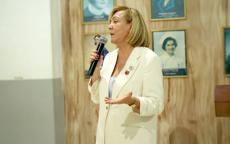 Brindis por la ciencia, la educación y la unión institucional.