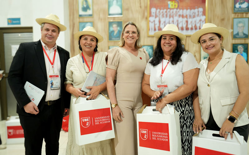 Brindis por la ciencia, la educación y la unión institucional.
