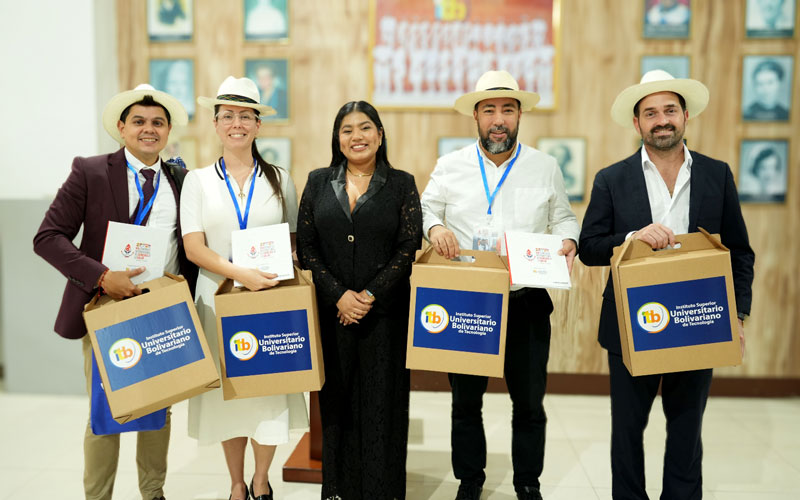 Brindis por la ciencia, la educación y la unión institucional.