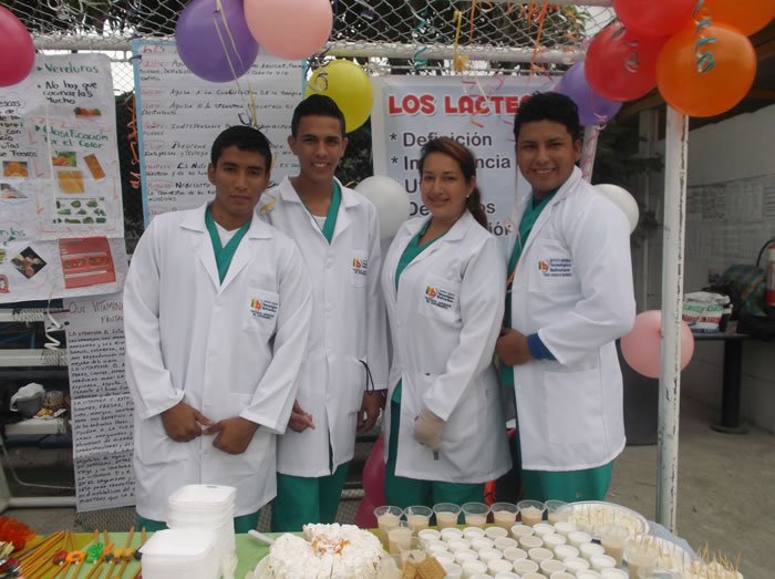 FERIA DE NUTRICIÓN EN LA UNIDAD EDUCATIVA - TERESA AZUCENA CARRERA LOOR