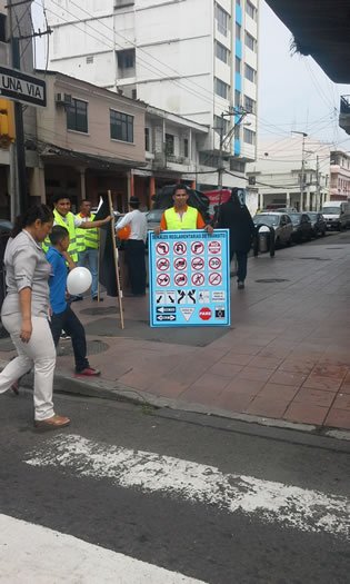 CONDUCE ECUADOR PROMUEVE CAMPAÑA DE SEGURIDAD VIAL