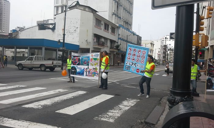 CONDUCE ECUADOR PROMUEVE CAMPAÑA DE SEGURIDAD VIAL