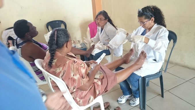 CAMPAÑA PODOLÓGICA EN EL GUASMO OESTE