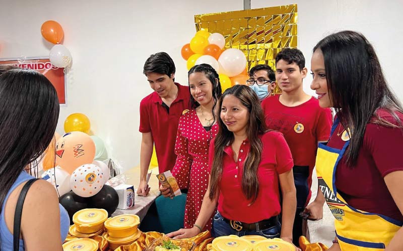Estudiantes organizan Feria de Emprendimiento Como parte de la culminación de la materia de Gestión de Calidad
