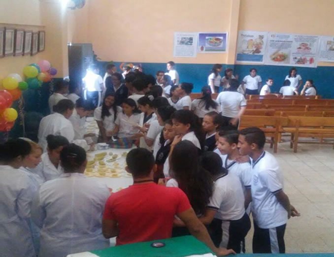 FERIA DE NUTRICIÓN EN LA UNIDAD EDUCATIVA