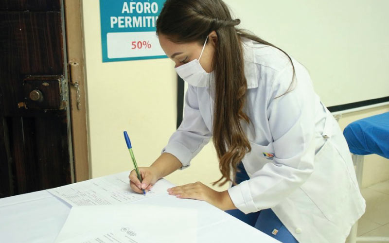 Estudiantes de la carrera de Tecnología Superior en Tricología y Cosmiatría asistieron a los diferentes tribunales a rendir su examen complexivo