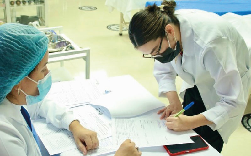 Estudiantes de la carrera de Tecnología Superior en Tricología y Cosmiatría asistieron a los diferentes tribunales a rendir su examen complexivo