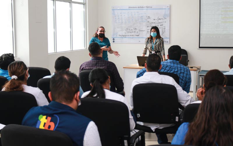 Delegados de ITB participan en charla del Ministerio de Salud Público