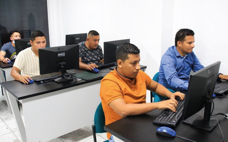 Estudiantes de ITB rindieron exámenes complexivos Como parte de su formación académica