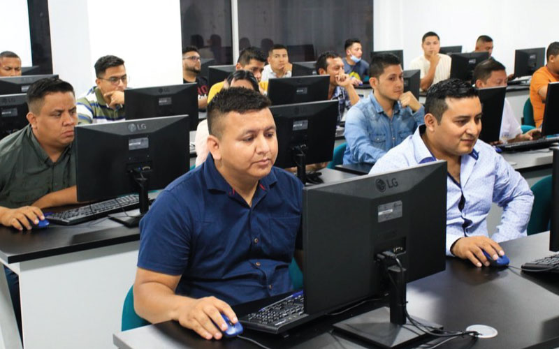 Estudiantes de ITB rindieron exámenes complexivos Como parte de su formación académica