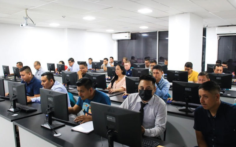 Estudiantes de ITB rindieron exámenes complexivos Como parte de su formación académica