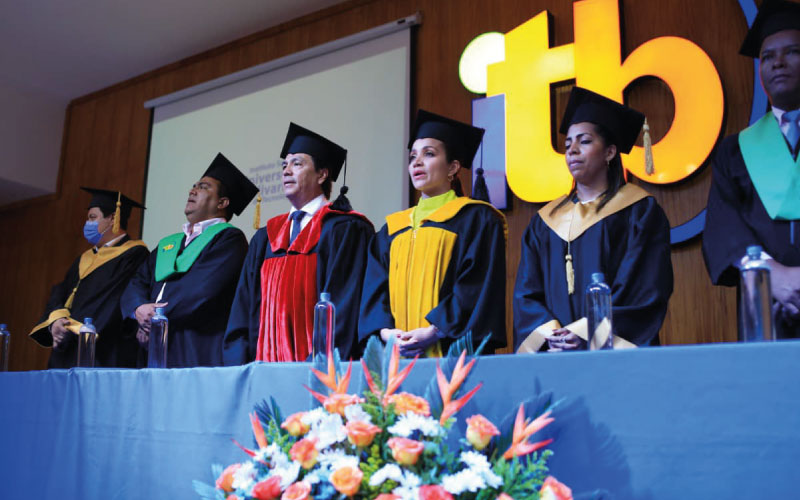 Segunda jornada de ceremonia de graduación
