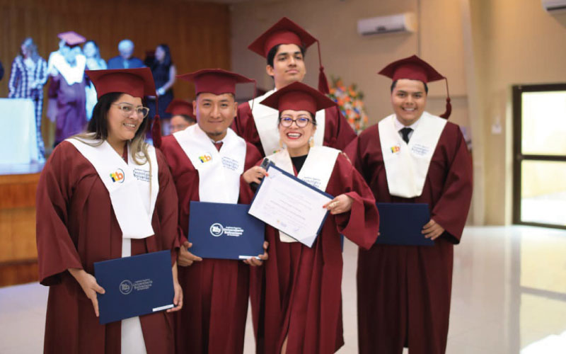 Segunda jornada de ceremonia de graduación