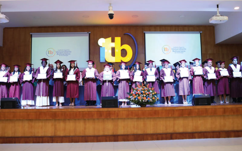 Segunda jornada de ceremonia de graduación