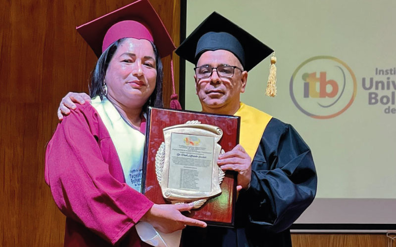 Segunda jornada de ceremonia de graduación