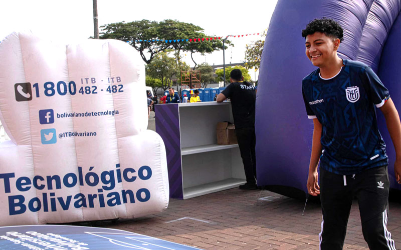 ¡ITB estuvo presente en #LaFiestaDeLaTri! El ITB Instituto Superior Universitario Bolivariano se tomó la explanada del Modelo Alberto Spencer
