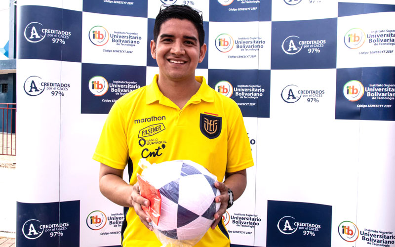 ¡ITB estuvo presente en #LaFiestaDeLaTri! El ITB Instituto Superior Universitario Bolivariano se tomó la explanada del Modelo Alberto Spencer