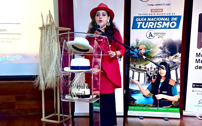 Autoridades de la carrera Guía Nacional de Turismo participaron en importante exposición por la X Celebración de la Elaboración del Sombrero de Paja T