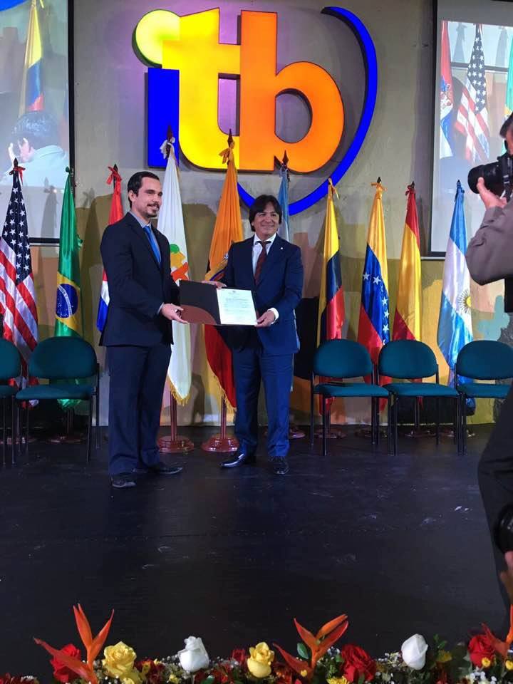 Acto Conmemorativo al PHD Roberto Tolozano Benites