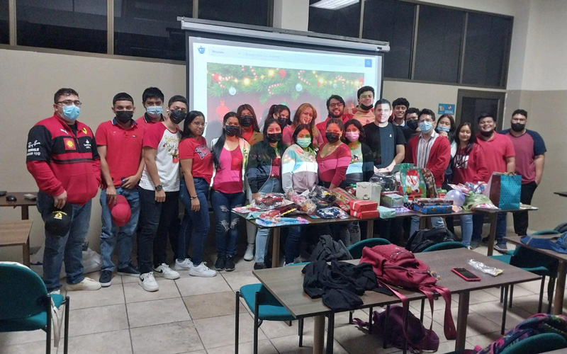 Estudiantes de ITB ayudan a regalar sonrisas a miles de niños y niñas