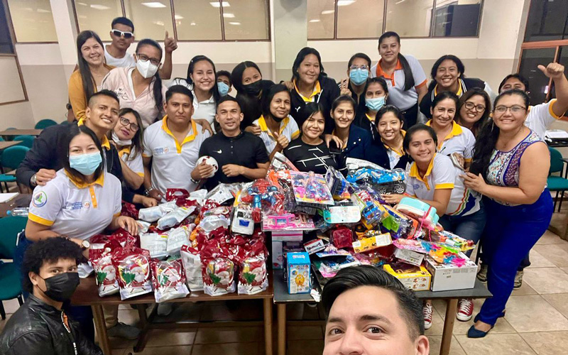 Estudiantes de ITB ayudan a regalar sonrisas a miles de niños y niñas
