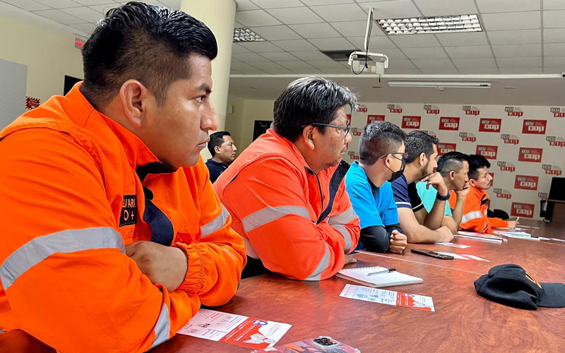 Estudiantes de la carrera Tecnología Superior en Emergencias Médicas reciben capacitación en el ECU 911