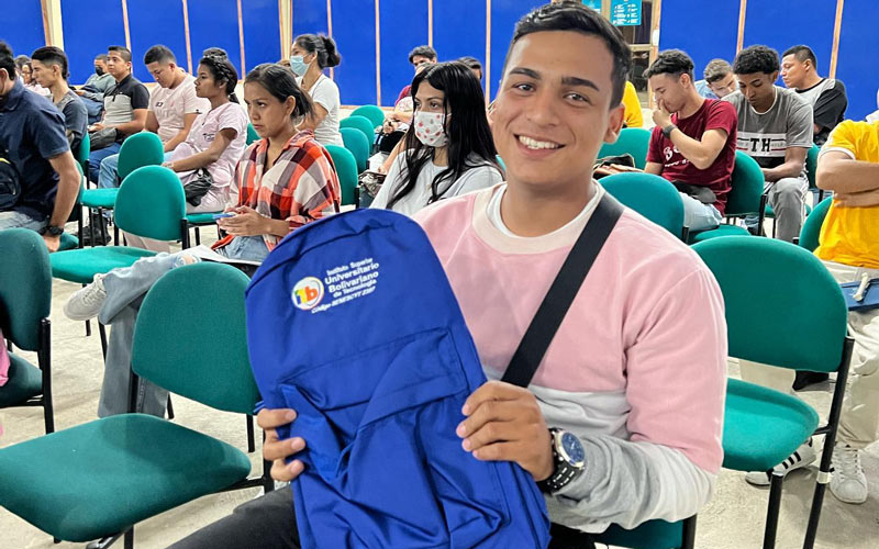 Felicitamos a los nuevos integrantes de la familia bolivariana, quienes se convertirán en profesionales de excelencia en las carreras de Optometría,