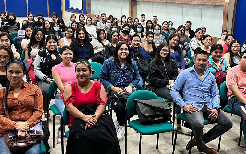 Felicitamos a los nuevos integrantes de la familia bolivariana, quienes se convertirán en profesionales de excelencia en las carreras de Optometría,