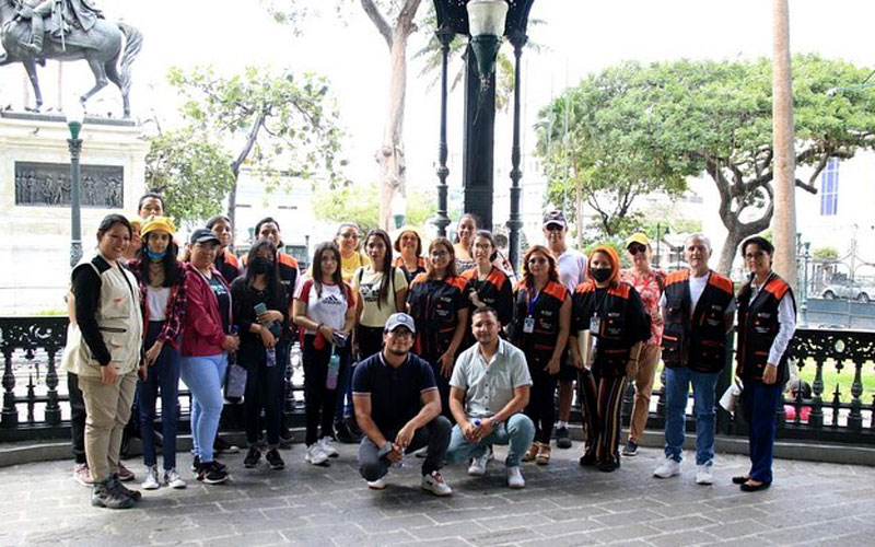 Estudiantes de Guía Nacional de Turismo realizan examen complexivo