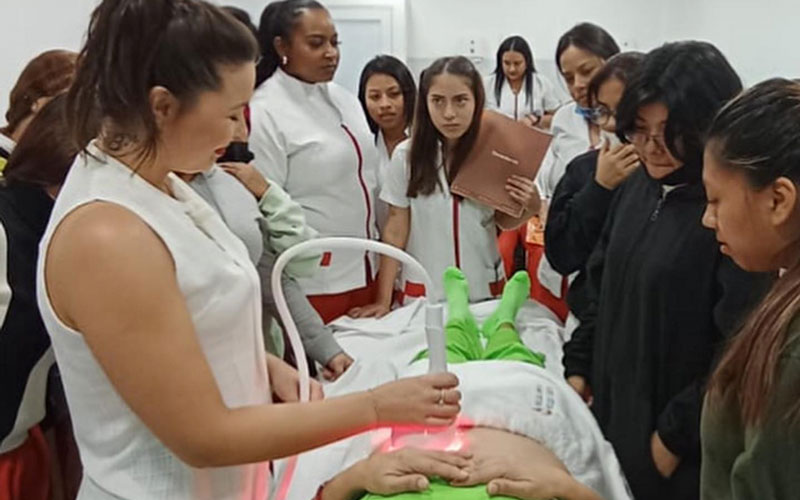 Estudiantes del grupo Tpd05 de la carrera de Tricología y Cosmiatría tuvieron la oportunidad de ser partícipes de la Jornada Científica de Tecnologías