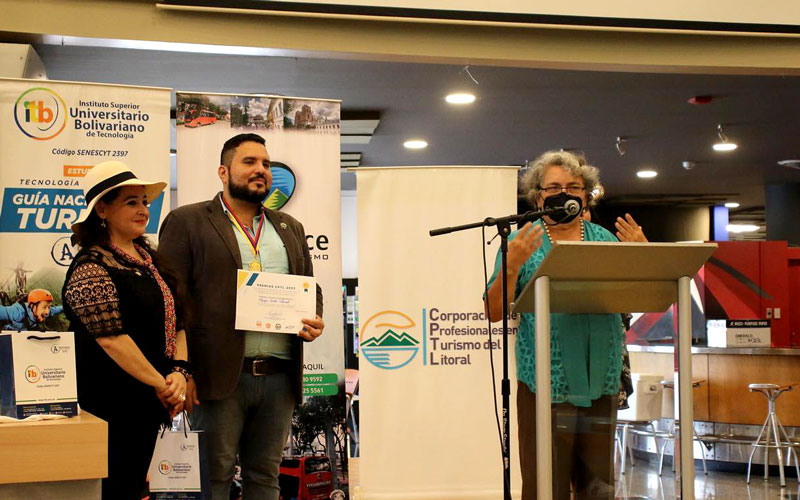 Se condecoraron a los promotores del turismo en la ciudad