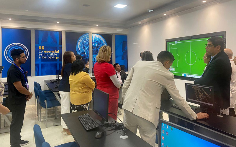 CACES visita las instalaciones del ITB para establecer condiciones y estándares para la elaboración de la Guía de Postgrados Tecnológicos