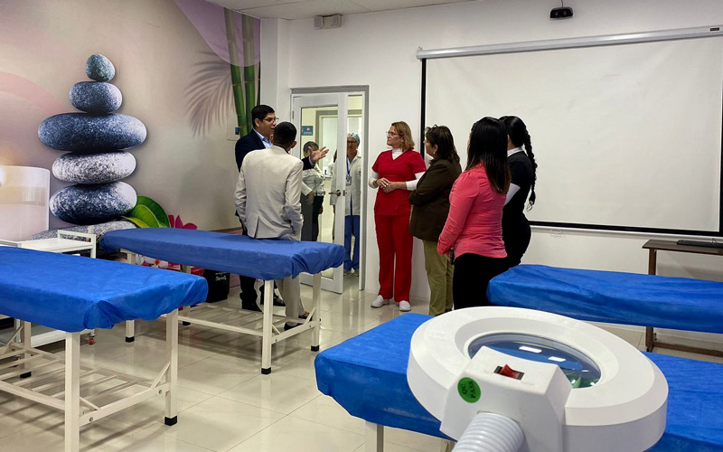 CACES visita las instalaciones del ITB para establecer condiciones y estándares para la elaboración de la Guía de Postgrados Tecnológicos