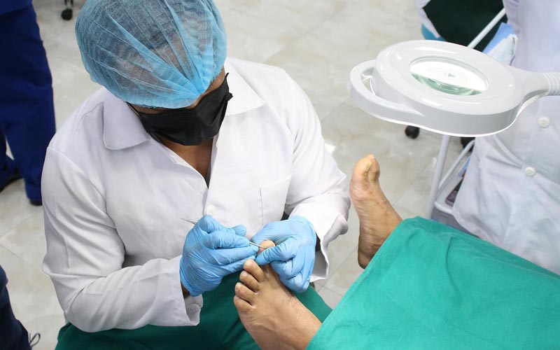 Estudiantes de podología atienden a pacientes durante la teleclínica