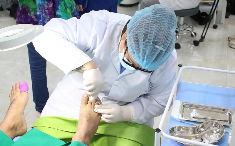 Estudiantes de podología atienden a pacientes durante la teleclínica