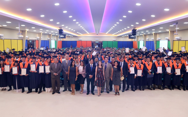 Graduación 5ta Licencia tipo C . Escuela de conducción "Conduce Ecuador"