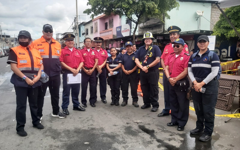 Estudiantes participan en procesión más grande del país