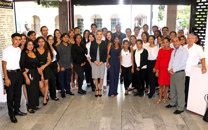 Estudiantes de ITB realizan exposición en Museo Nahím Isaías.