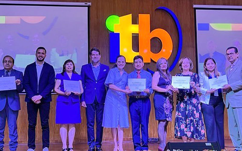 Maestros de todo el país celebran el Día del Maestro en ITB