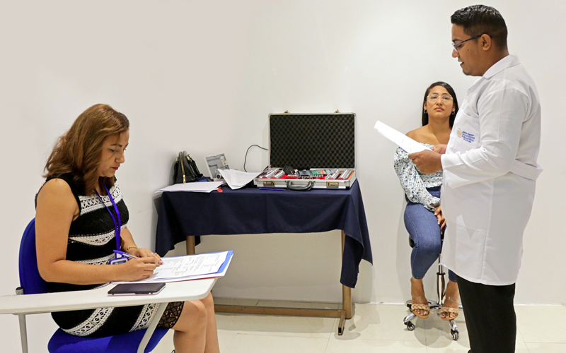 Estudiantes rindieron examen complexivo para culminar con su etapa académica