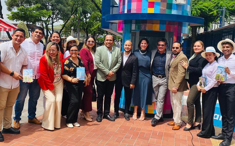 Coordinadora de la carrera Guía Nacional de Turismo asiste a inauguración de punto turístico