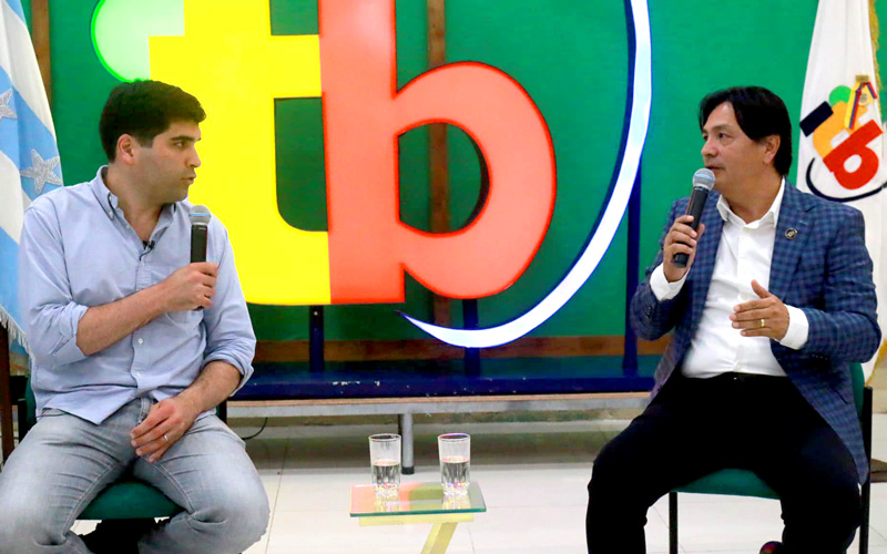 Jóvenes se reúnen para escuchar propuestas de candidato a la Presidencia del Ecuador