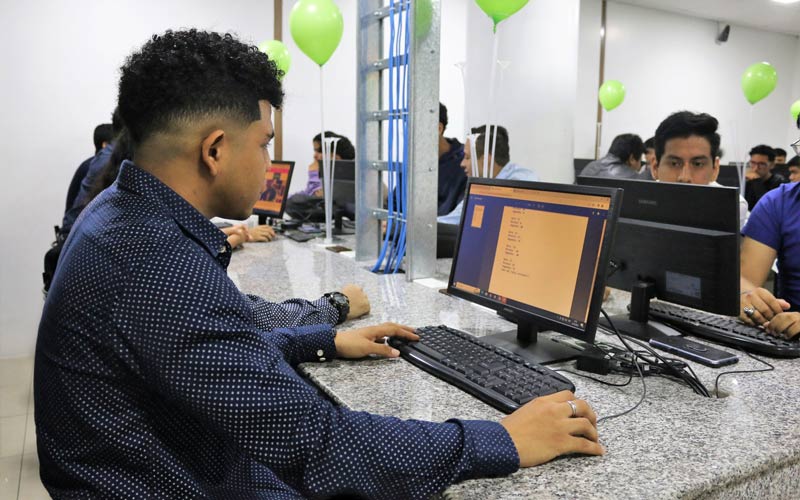 DUSD03 de la Carrera Tecnología Superior Universitaria en Desarrollo de Software vivió una emocionante competencia de programación