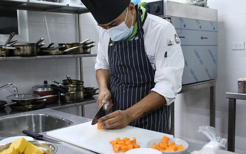 Estudiantes y docentes de ITB se preparan para la feria culinaria más importante del país