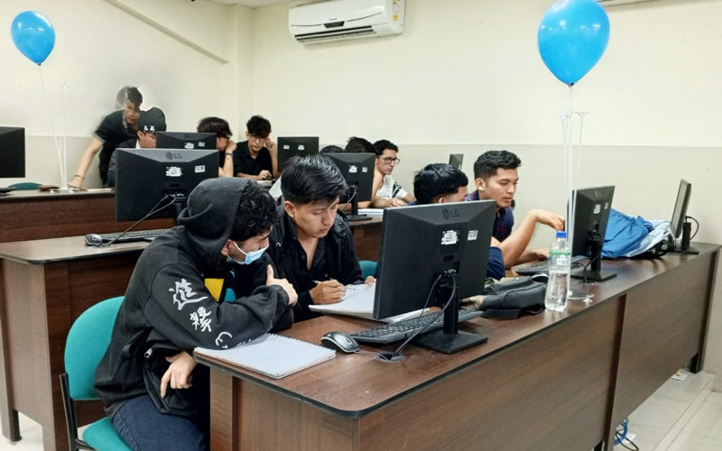 ¡Revive la emocionante competencia de programación por los grupos DUSS01