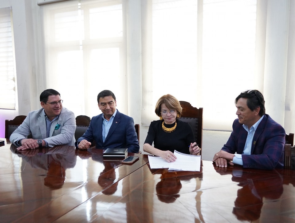 Lazos de cooperación entre Universidad Bolivariana del Ecuador (UBE) y la Cruz Roja Ecuatoriana