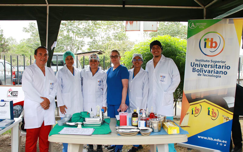 Estudiantes y docentes de la carrera Tecnología Superior en Podología del (ITB) participaron en la Primera Feria de la Salud
